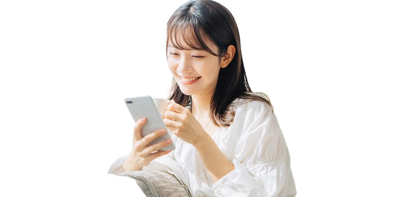 広告動画を見る女性